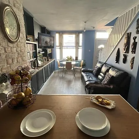 Charming Newly Renovated Terrace Apartment Liverpool Exterior photo