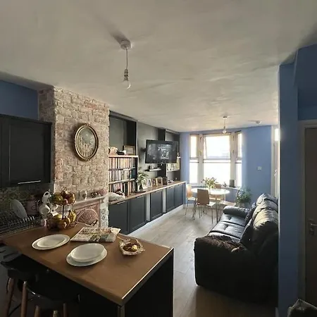 Charming Newly Renovated Terrace Apartment Liverpool Exterior photo