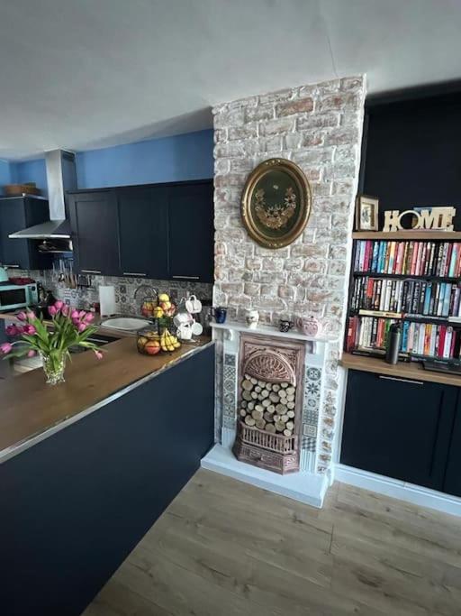 Charming Newly Renovated Terrace Apartment *