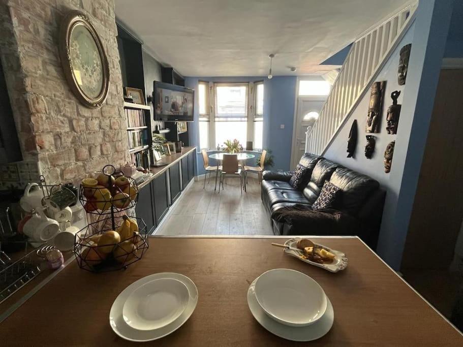 Charming Newly Renovated Terrace *
